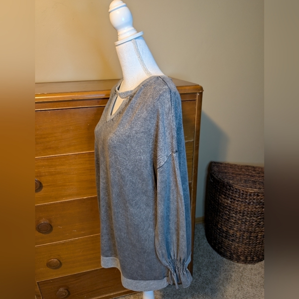 A&I GRAY Denim Wash V Neck Softy Scrunch Sleeve Sweatshirt PULLOVER - Picture 4 of 10